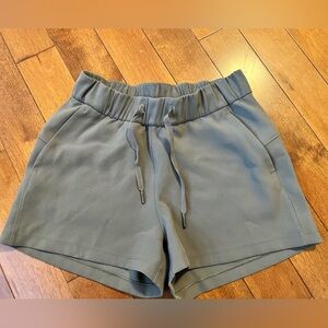 Lululemon shorts Size 4